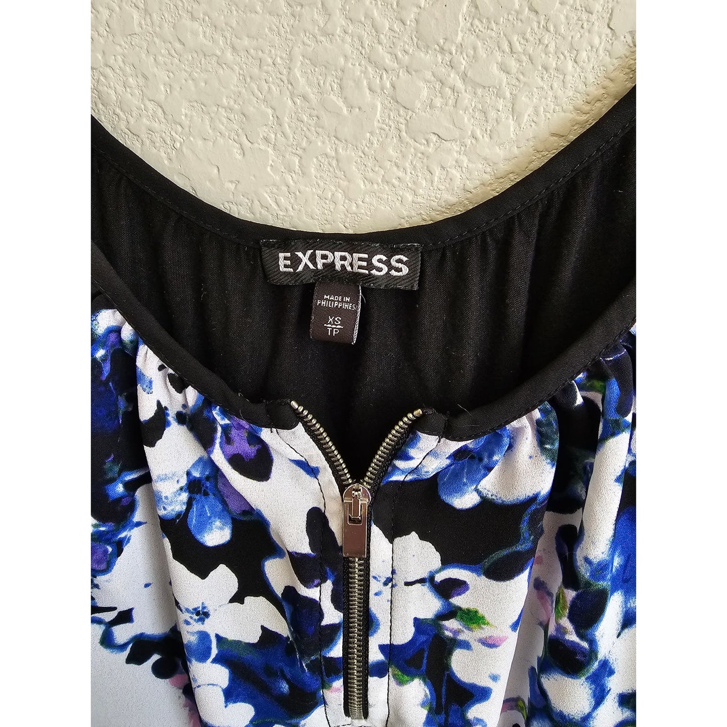 Express Womens Sz XS Sleeveless Blouse Blue Black Floral Zipper Front