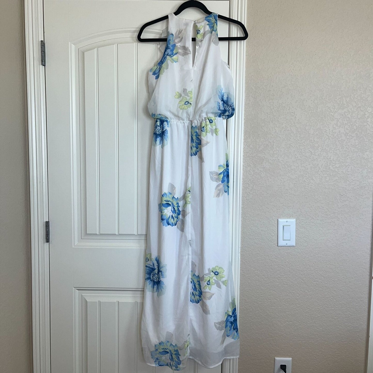 Old Navy Womens Sz M Maxi Dress Sleeveless White Blue Floral