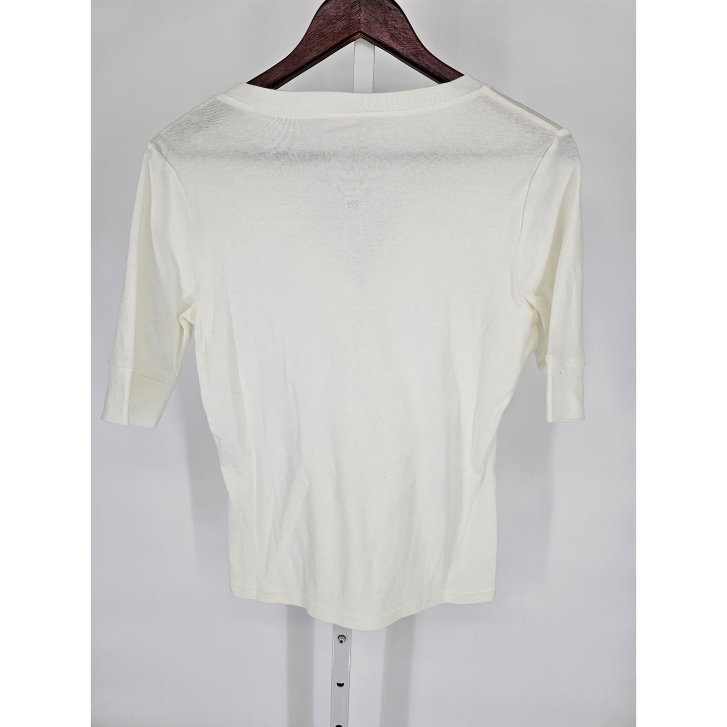 High Sierra Womens Sz M Short Sleeve V Neck T Shirt Cream Embellished Neckline