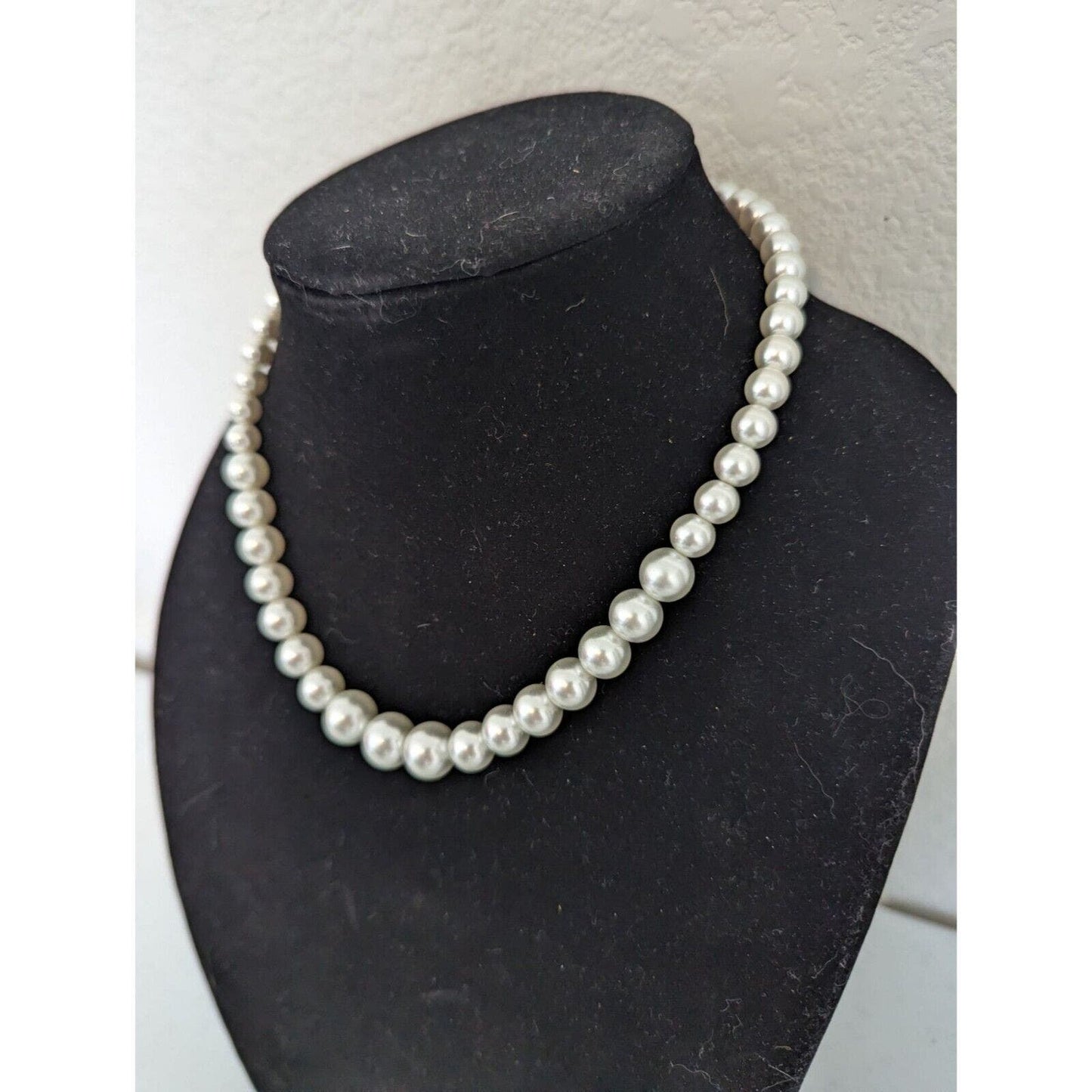 Express Wpmens Faux Pearl Strand Classic Necklace White