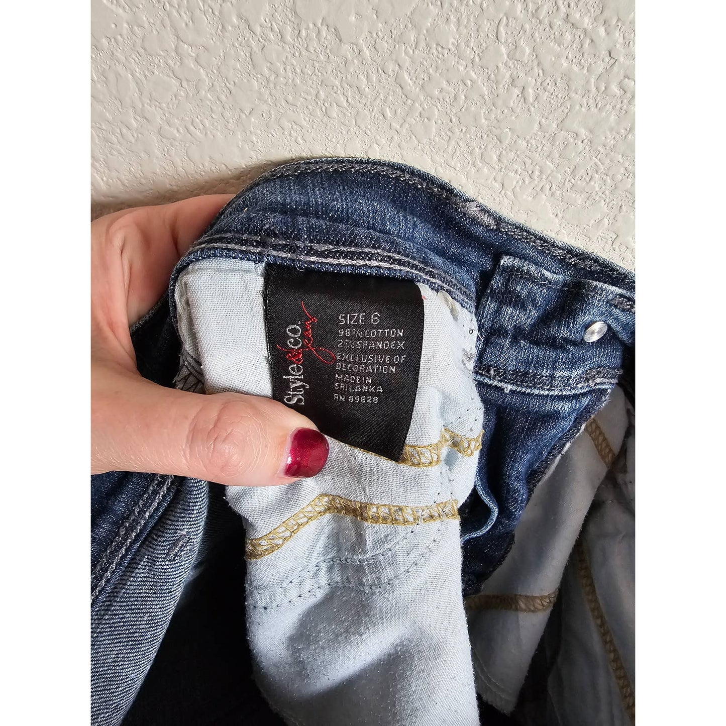 Style &amp; Co Jeans con corte de bota para mujer, talla 6, con control de barriga, lavado oscuro