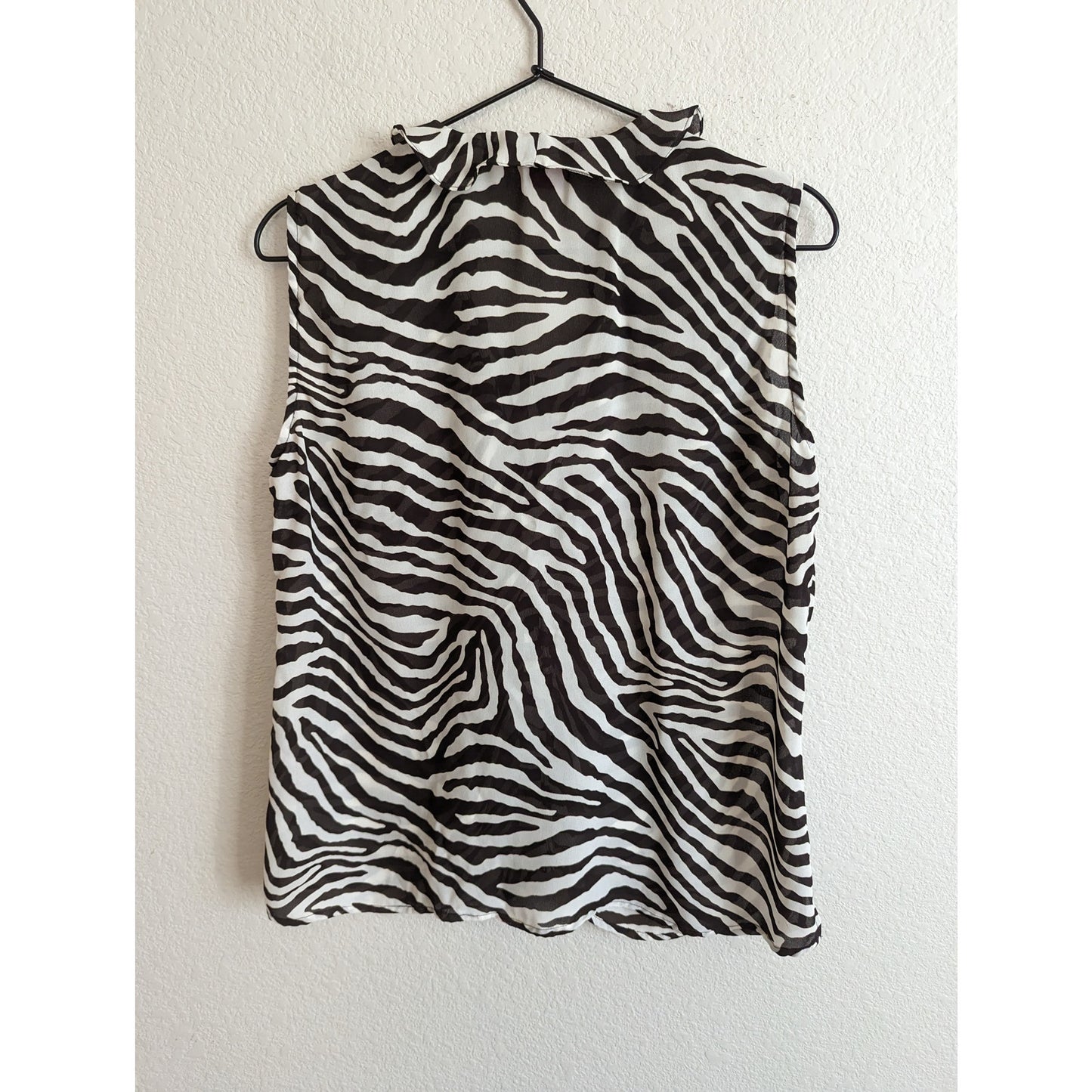 Sunny Leigh Womens Sz M Ruffled Front Sleeveless Blouse Zebra Print