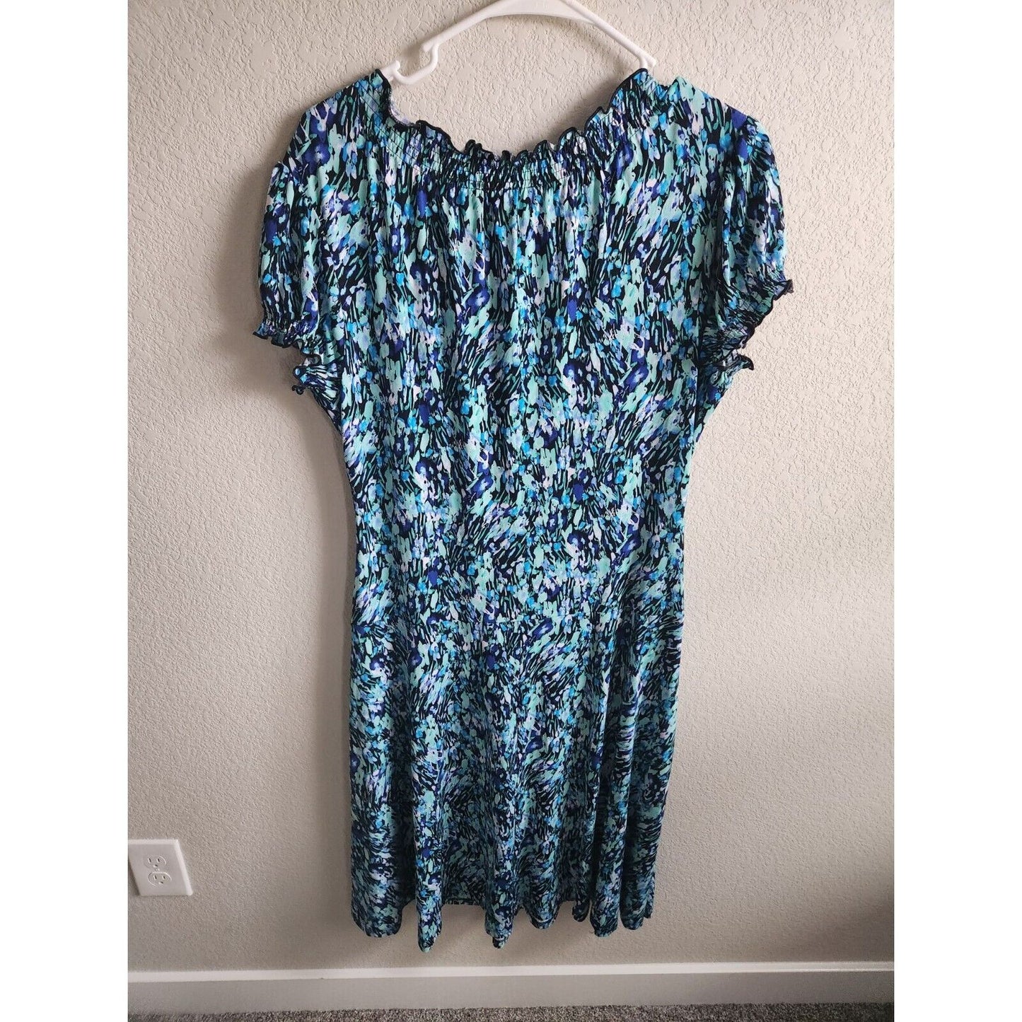 Dressbarn Womens Sz 14 Midi Length Short Sleeve Dress V Neck Blue Abstract Print