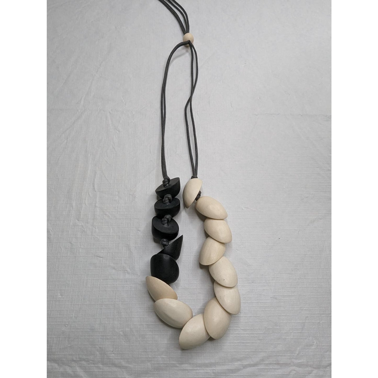 Vintage Wooden Shell Style Leather Rope Beaded Necklace Gray Ivory