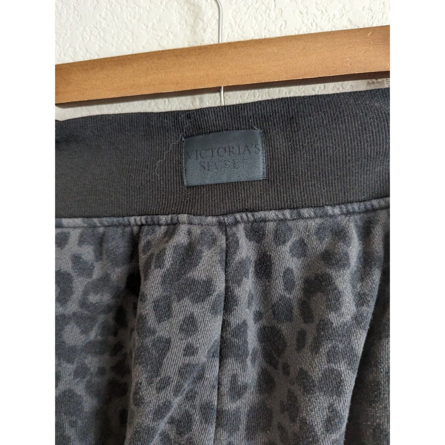 Victorias Secret Sz XS Jogger Sweatpants High Waist Leopard Print Lace Front