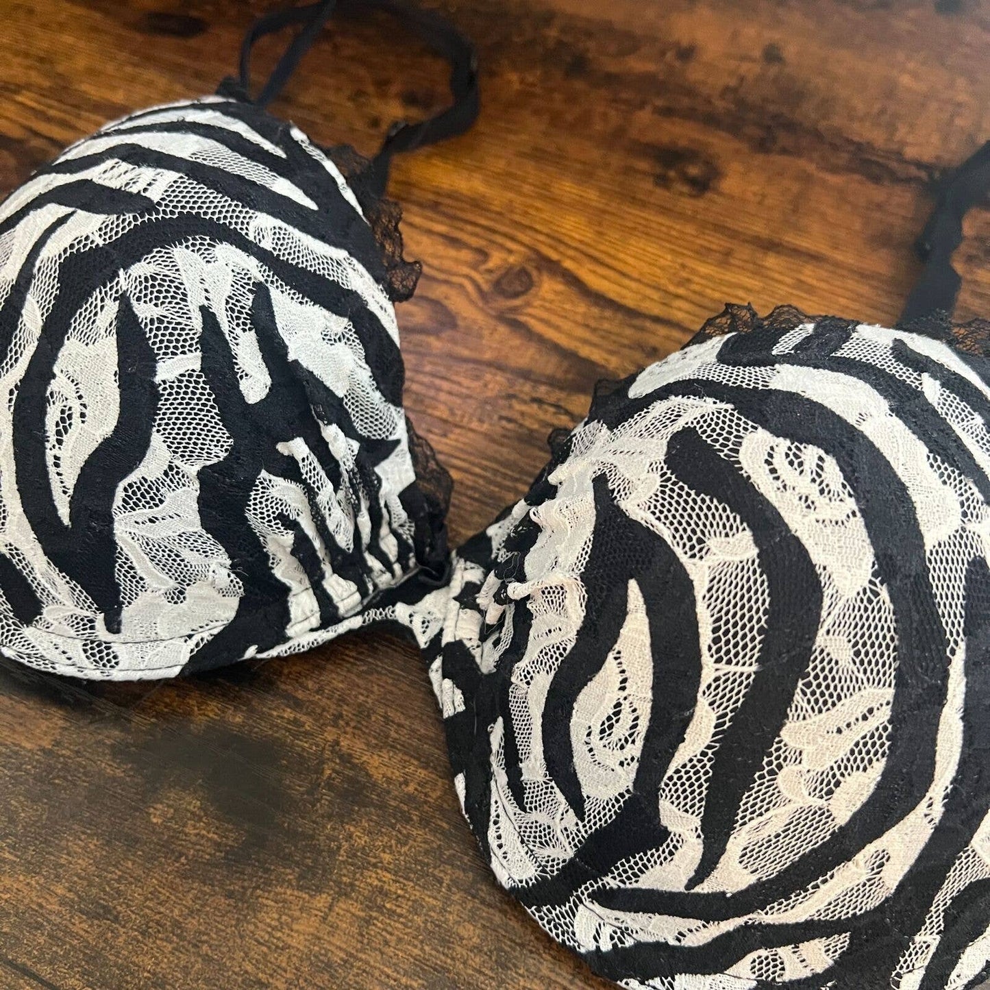 Smary & Sexy Womens Sz 36C Black and White T Shirt Bra Zebra Print