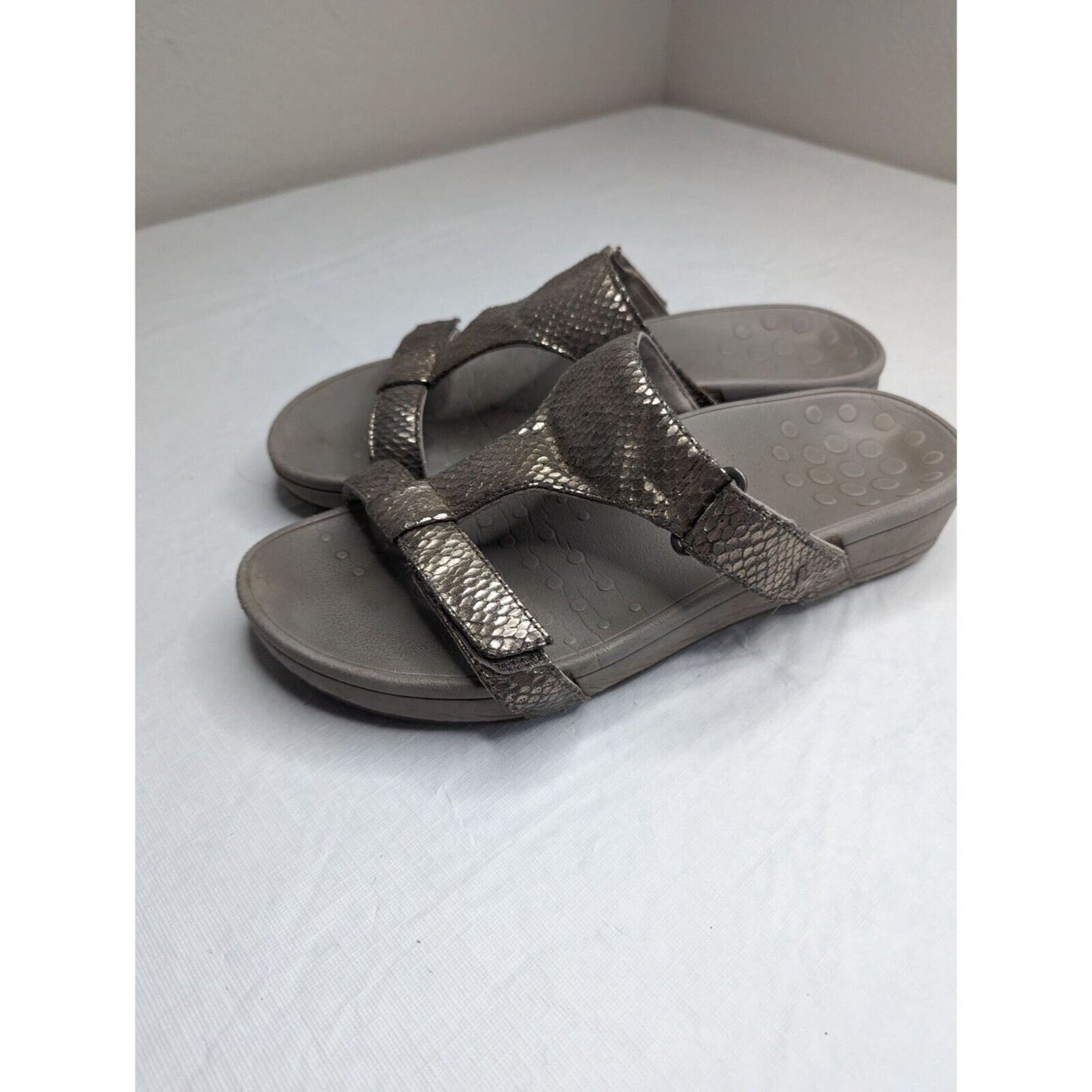 Vionic Women’s Pacific Ellie T Strap Platform Slide Sandal Silver Sz 10