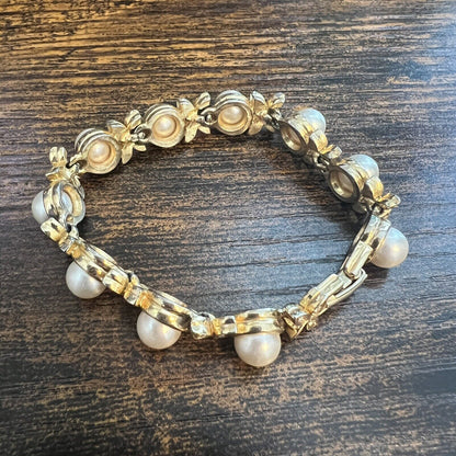 Girls Faux Pearl Bracelet With Gold Tone Butterfly Accents Communion Gift