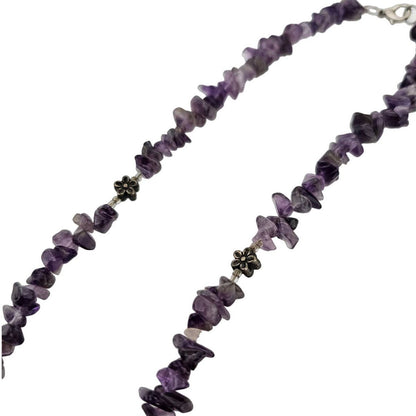 Vintage Y2K Dark Amethyst Chip Stone Single Strand Necklace w/ Flower Beads