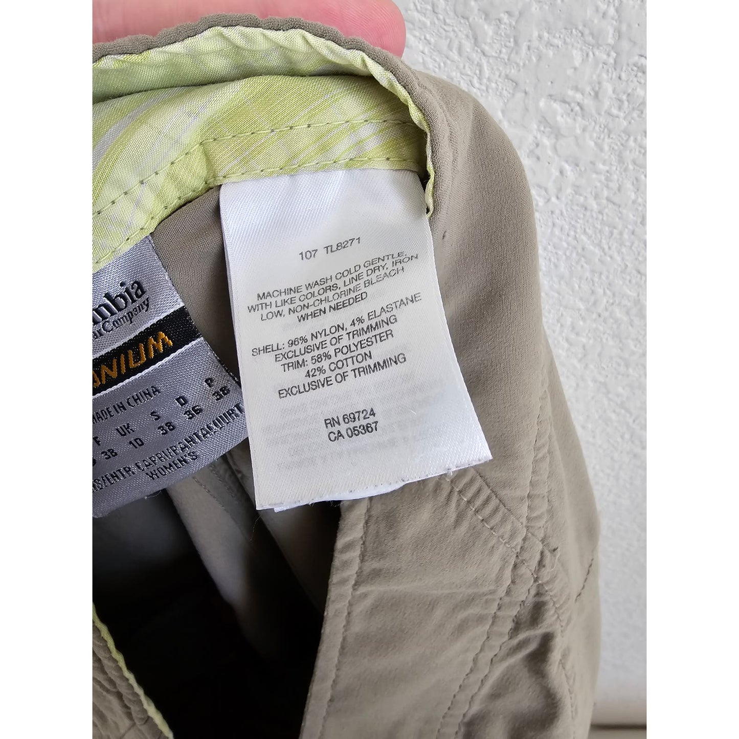 Columbia Titanium Womens Sz 6 Nylon Hiking Pants Beige Cargo