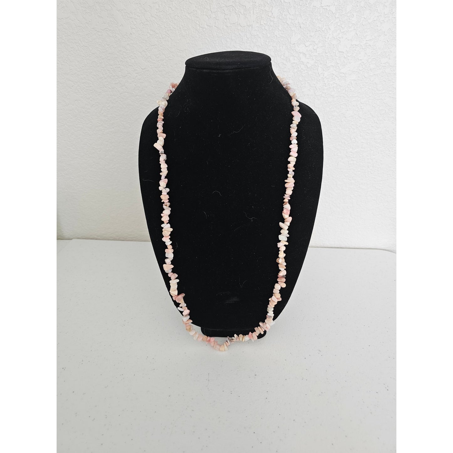 Vintage Single Strand Chip Stone Becklace Light Pink Tones