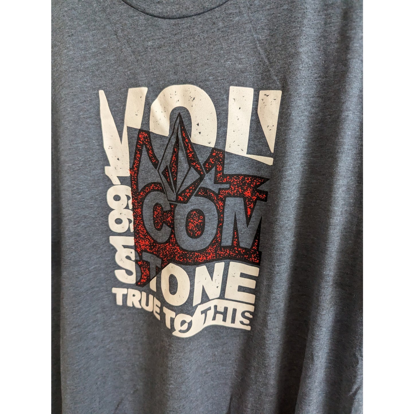 Volcom Mens Sz XL Short Sleeve Crew Neck Graphic T Shirt Gray Red