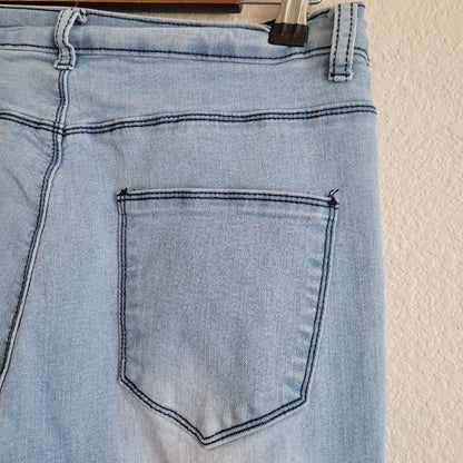 UWJ Juniors Sz 11 Ultra High Rise Light Wash Distressed Skinny Blue Jeans