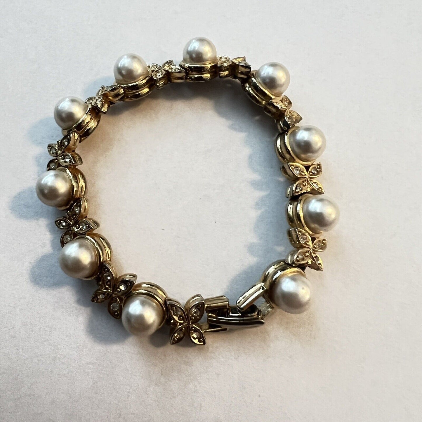 Girls Faux Pearl Bracelet With Gold Tone Butterfly Accents Communion Gift