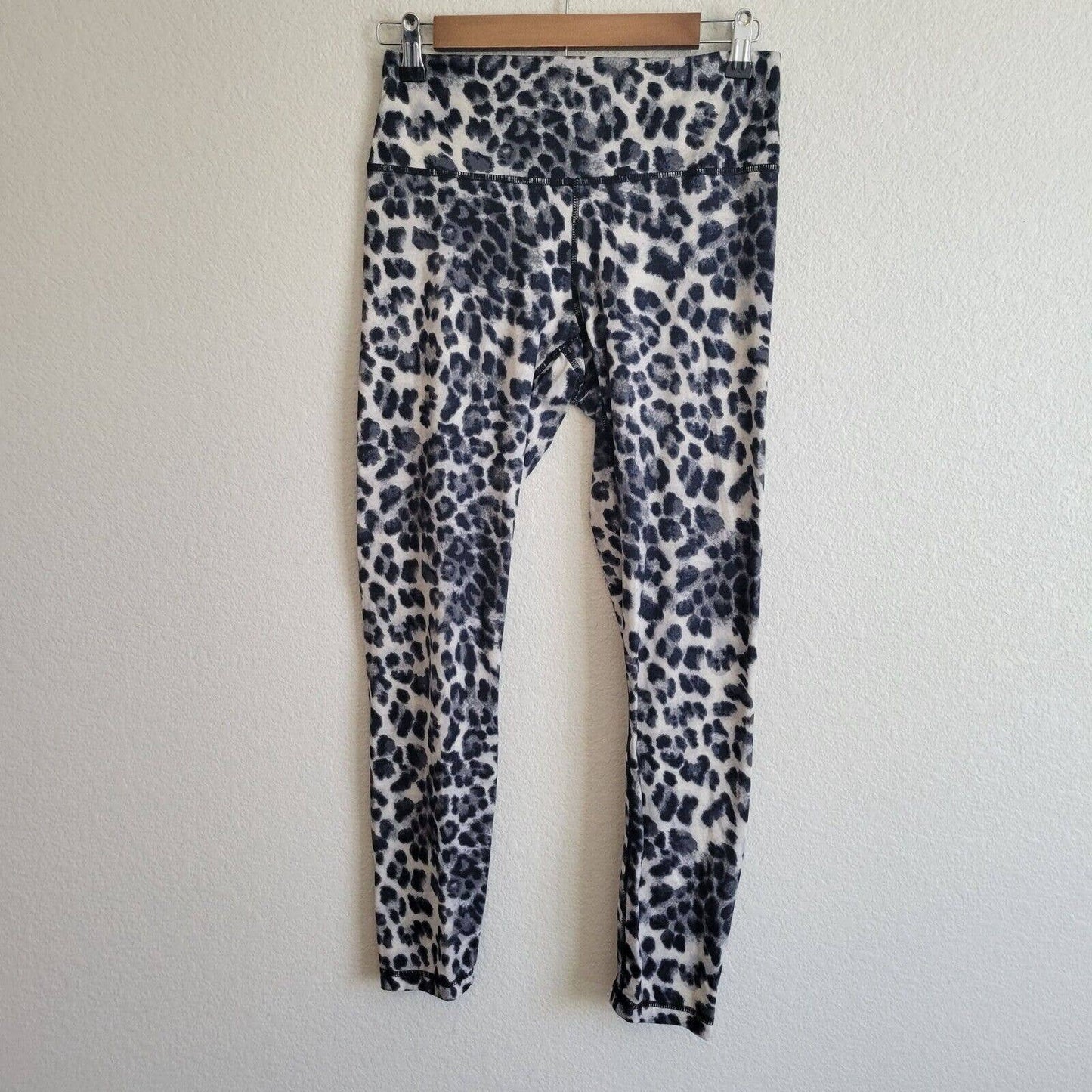 Rae Mode Leggings deportivos para mujer Sz M Estampado de guepardo leopardo gris negro