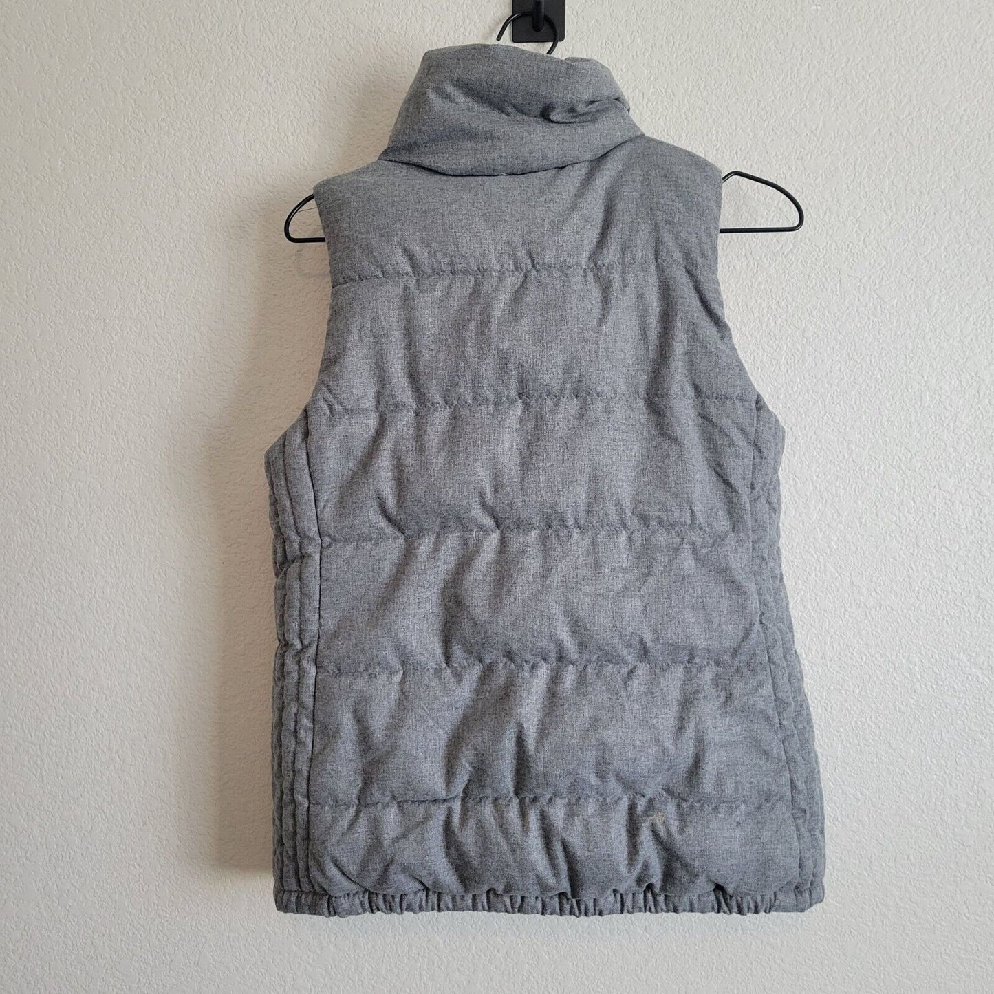 Old Navy Womens Sz XS Light Gray Puffer Jacket Vest Quilted