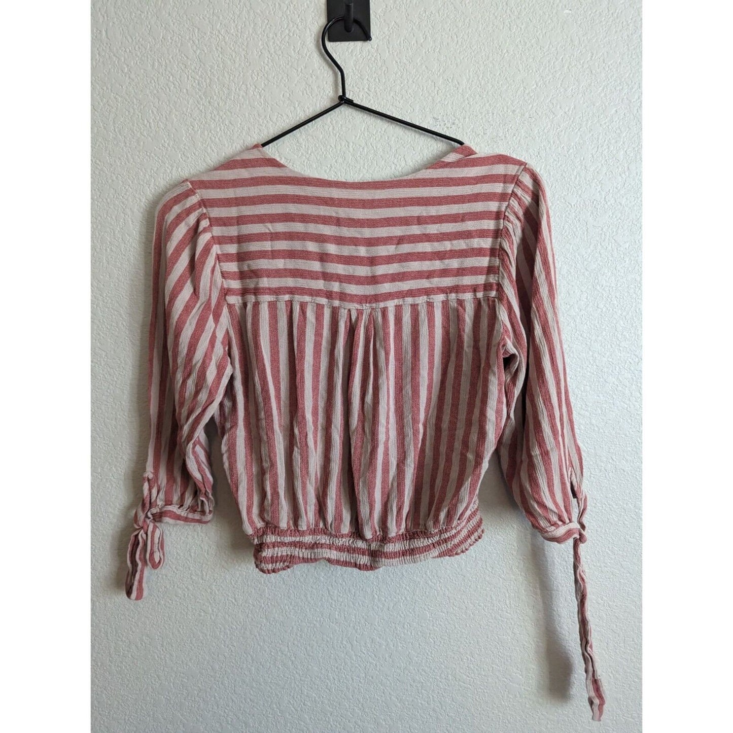 Faith and Joy Womens Sz M Cropped 3/4 Sleeve Blouse Pink Beige Striped