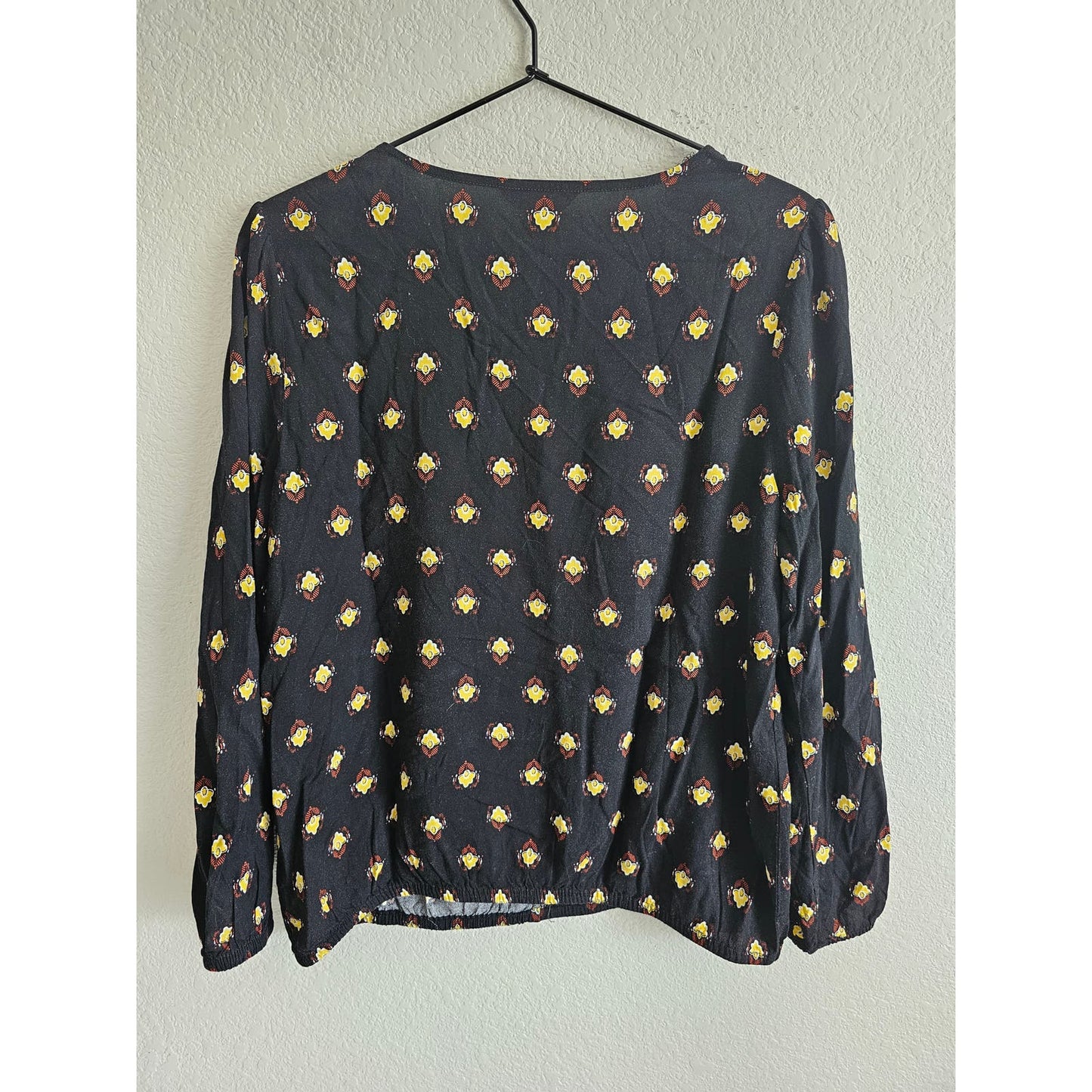 Express Womens Sz M Long Sleeve Blouse Black Yellow Lace Neckline