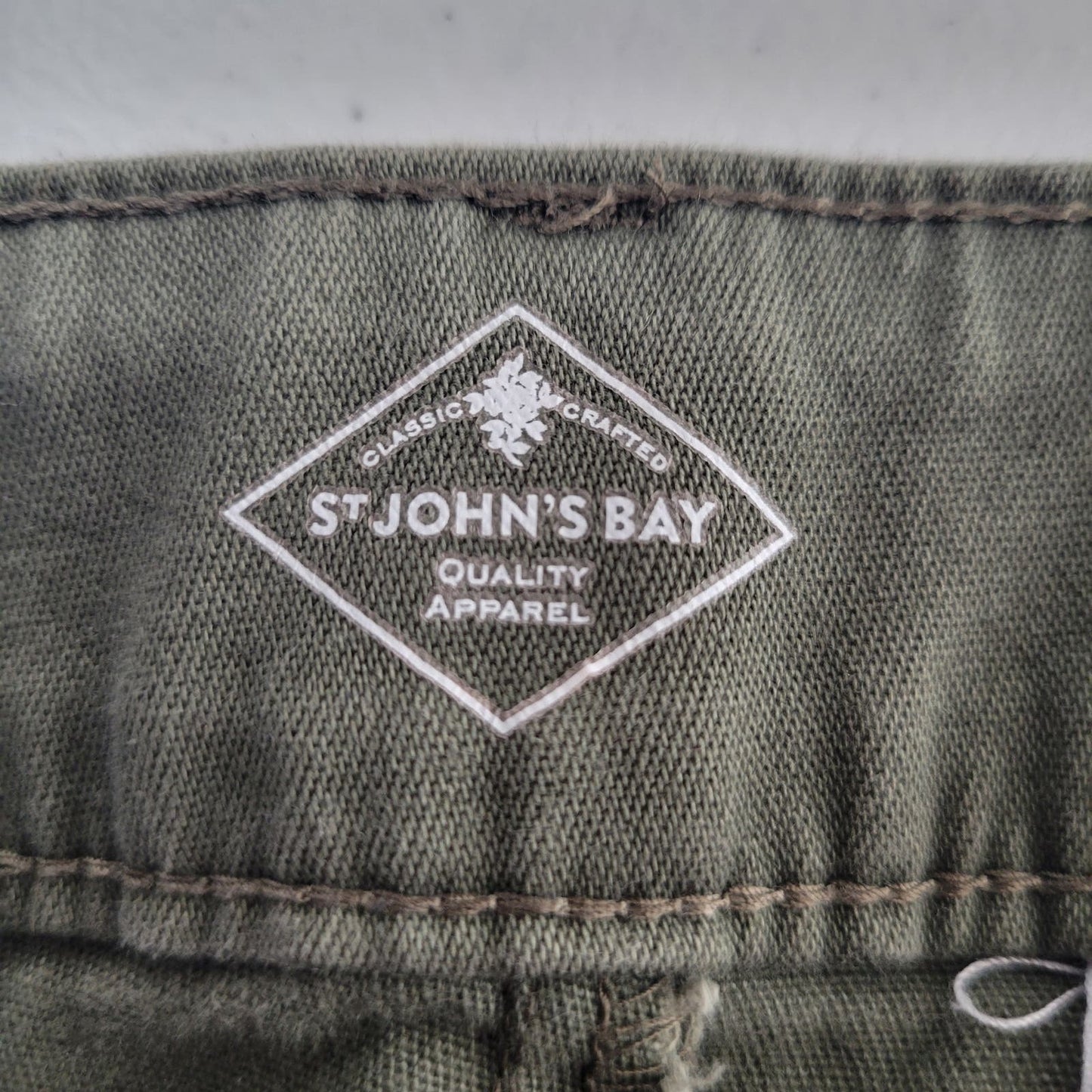 St Johns Bay Womens Sz 14 Capri Length Denim Pants Army Green Cotton