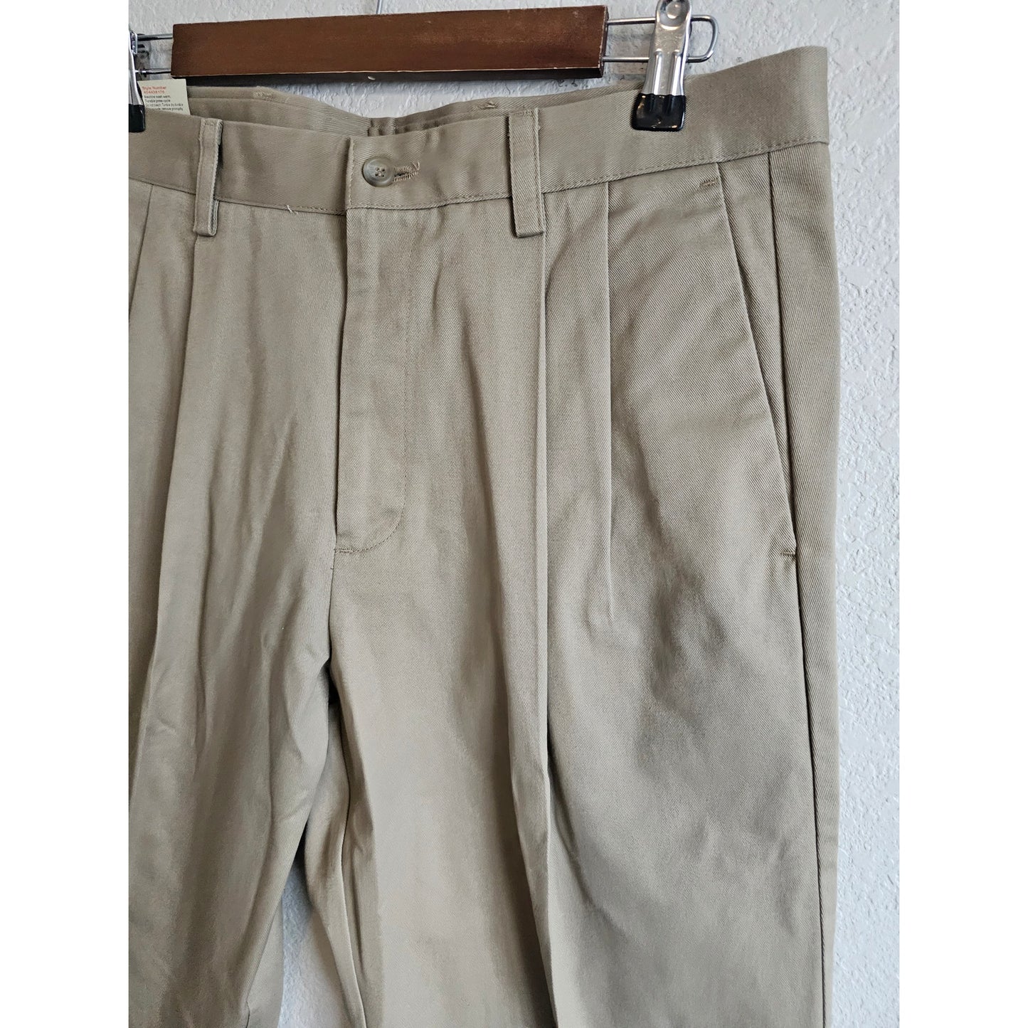 Dockers Mens Sz 34x30 100% Cotton Pleated Front Dress Pants Beige