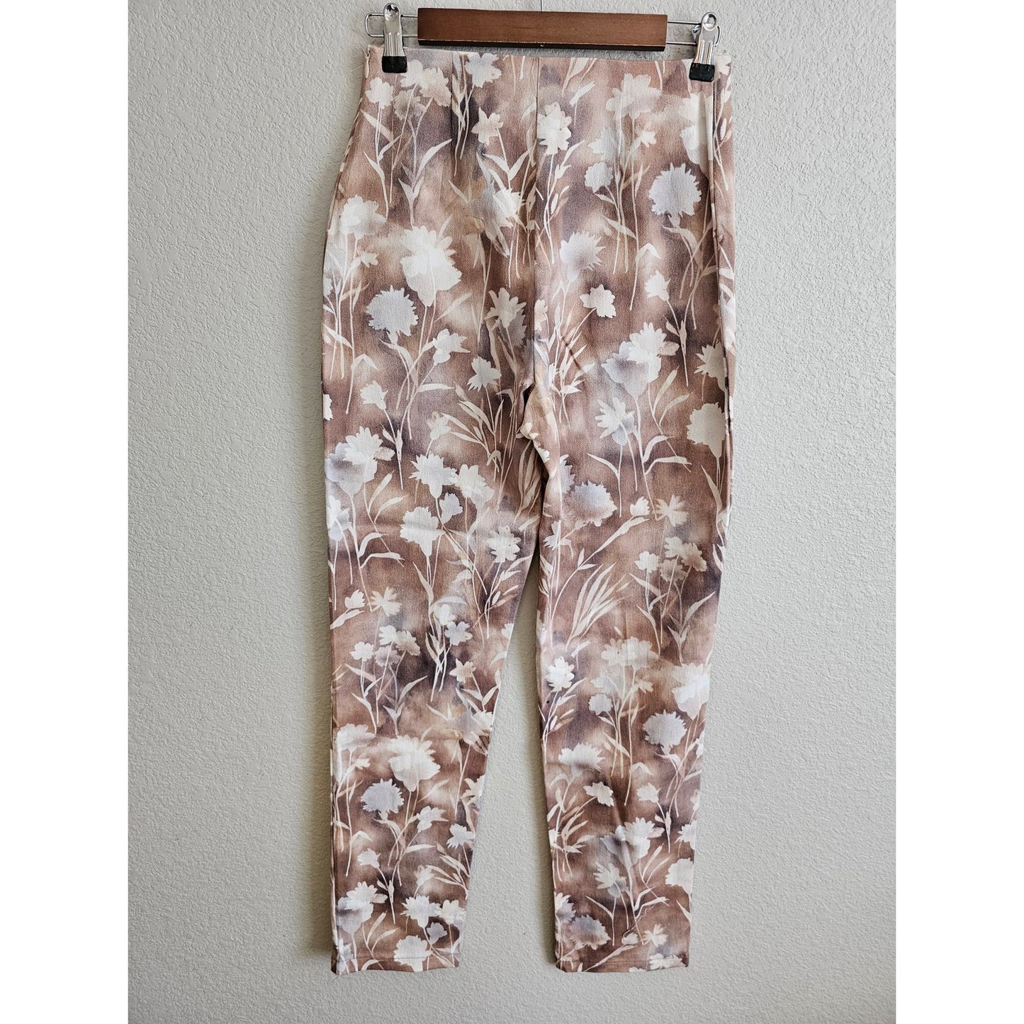 Walking Art Australia Womens Sz 8 Slim Leg Pull On Pants Beige Floral NEW