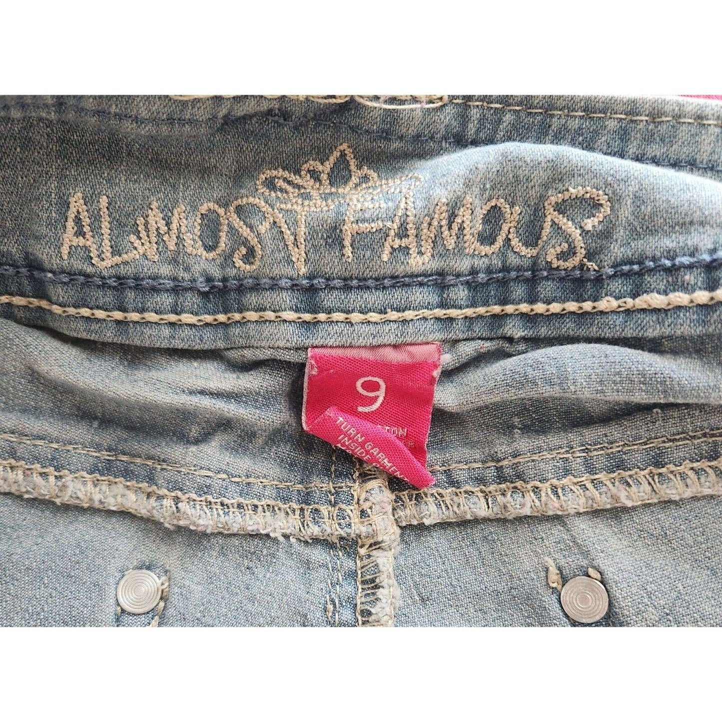 Almost Famous Juniors Sz 9 Distressed Light Wash Denim Jean Shorts