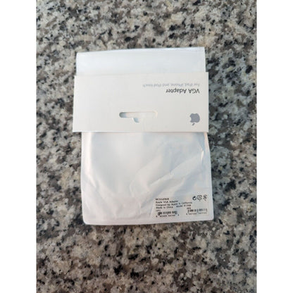 GENUINE Apple 30-pin to VGA Adapter MC552ZM/B model A1368 iPad iPod iPhone