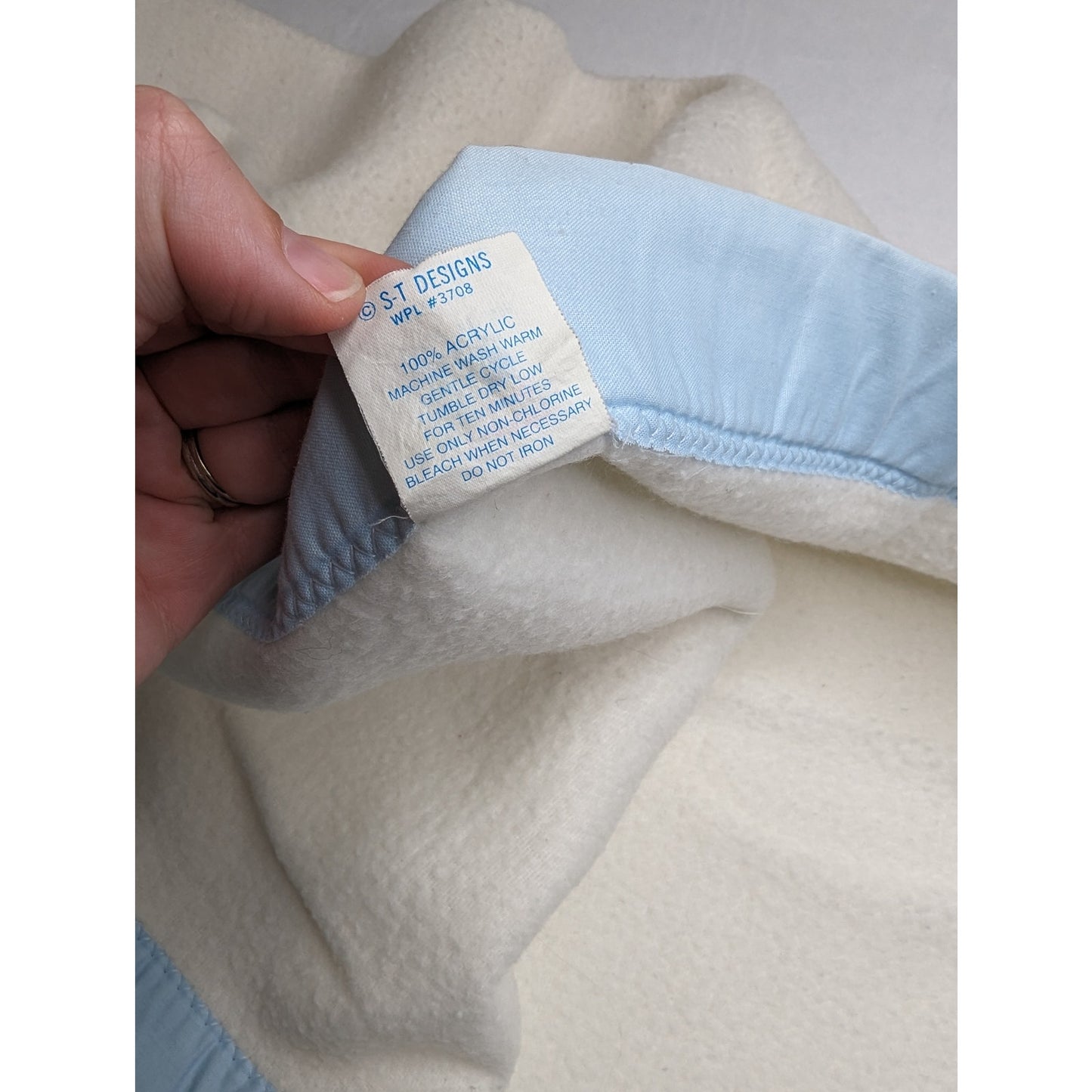 Vintage Cuddle Time Acrylic Baby Blanket Teddy Bear ABC White Blue USA