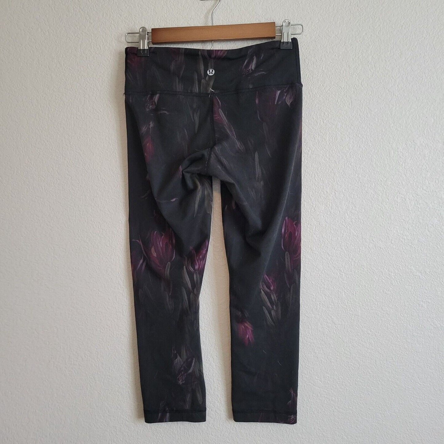 Lululemon Womens Sz 4 Black Floral Wunder Under Crop Leggings