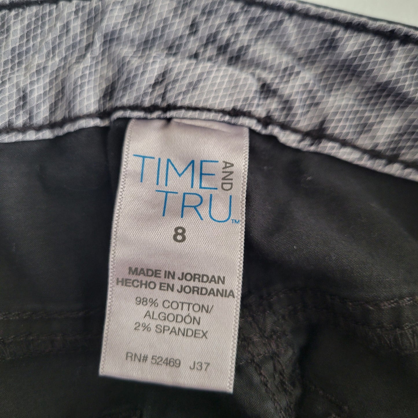 Time and Tru Womens Sz 8 Bermuda Length Casual Shorts Solid Black