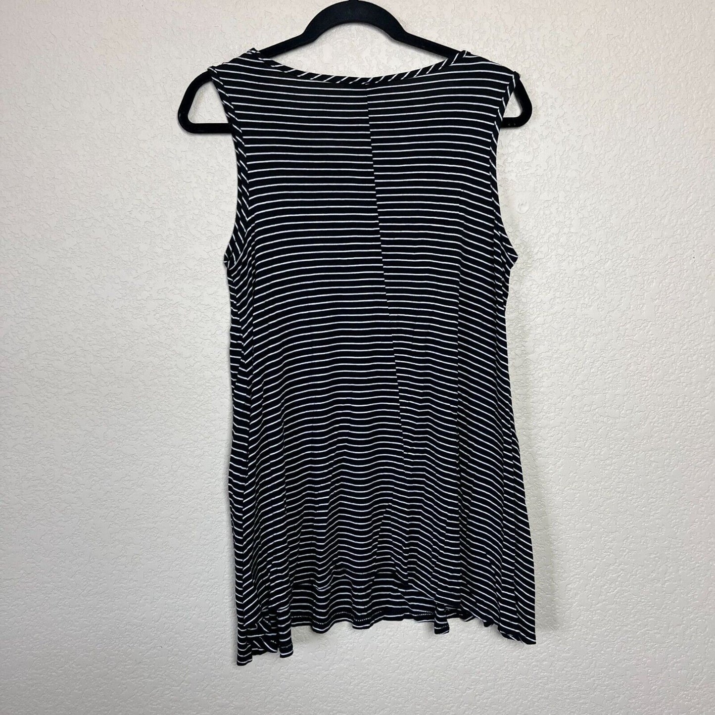 Pinc Womens Sz L Black and White Striped Sleeveless Tunic Top