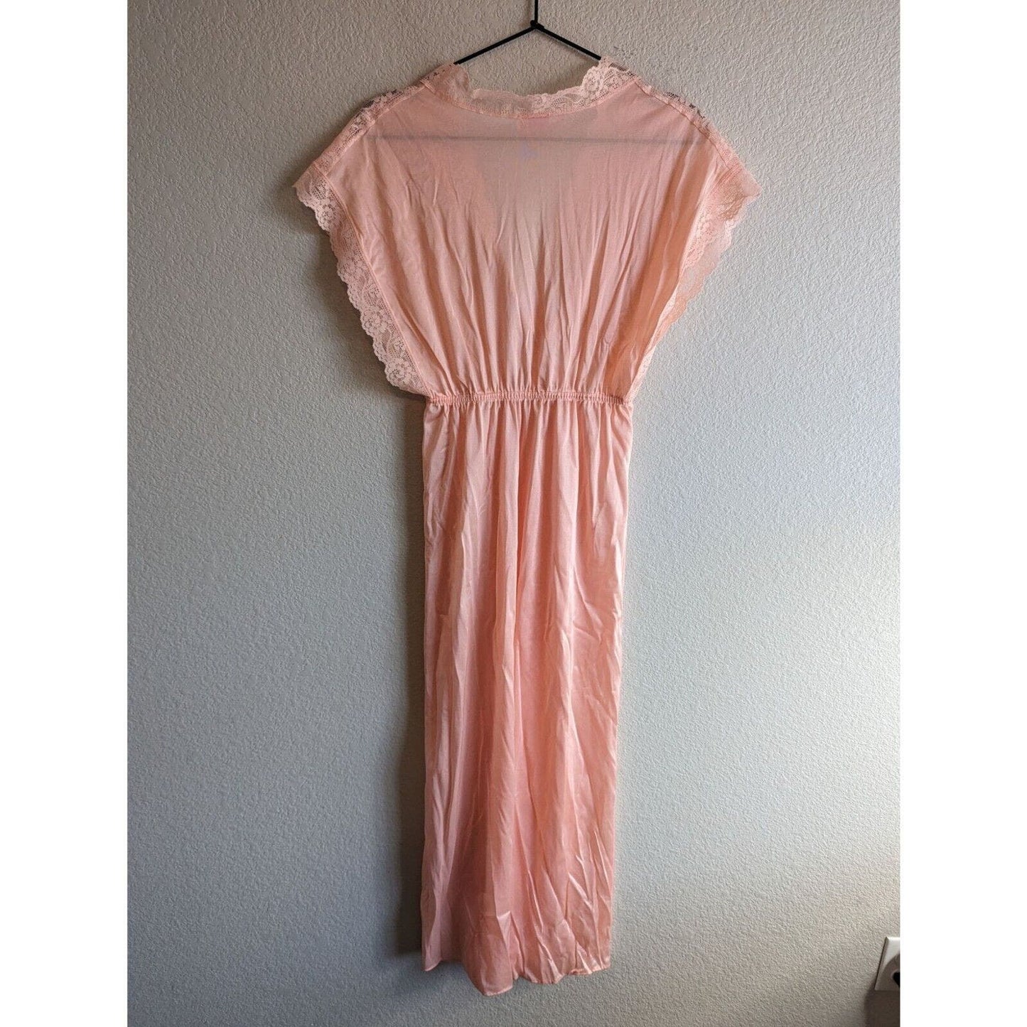 Vintage Womens Avian Sz M 100% Nylon Nightgown Salmon Pink