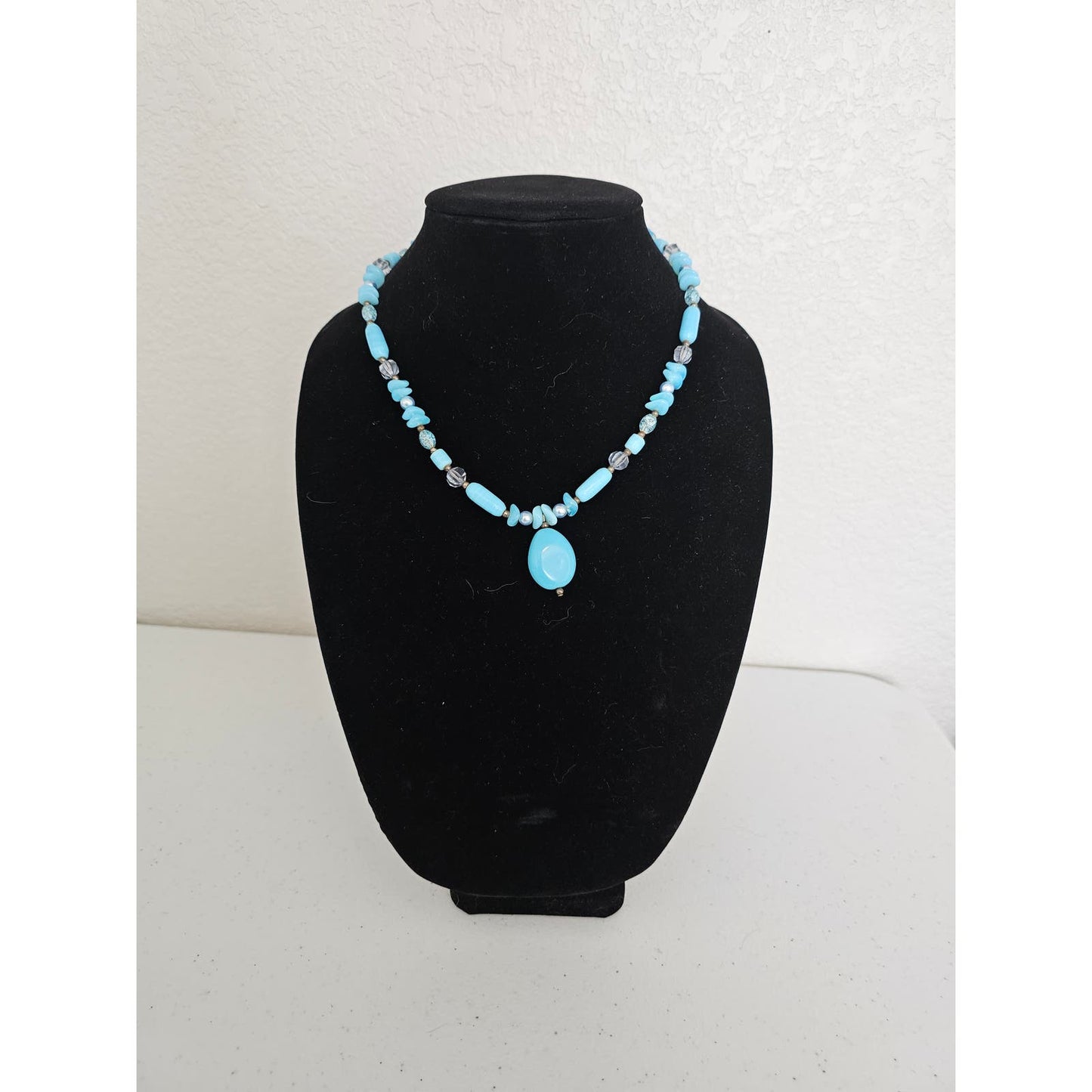 Vintage Robins Egg Blue Single Strand Pendant Glass Beaded Necklace