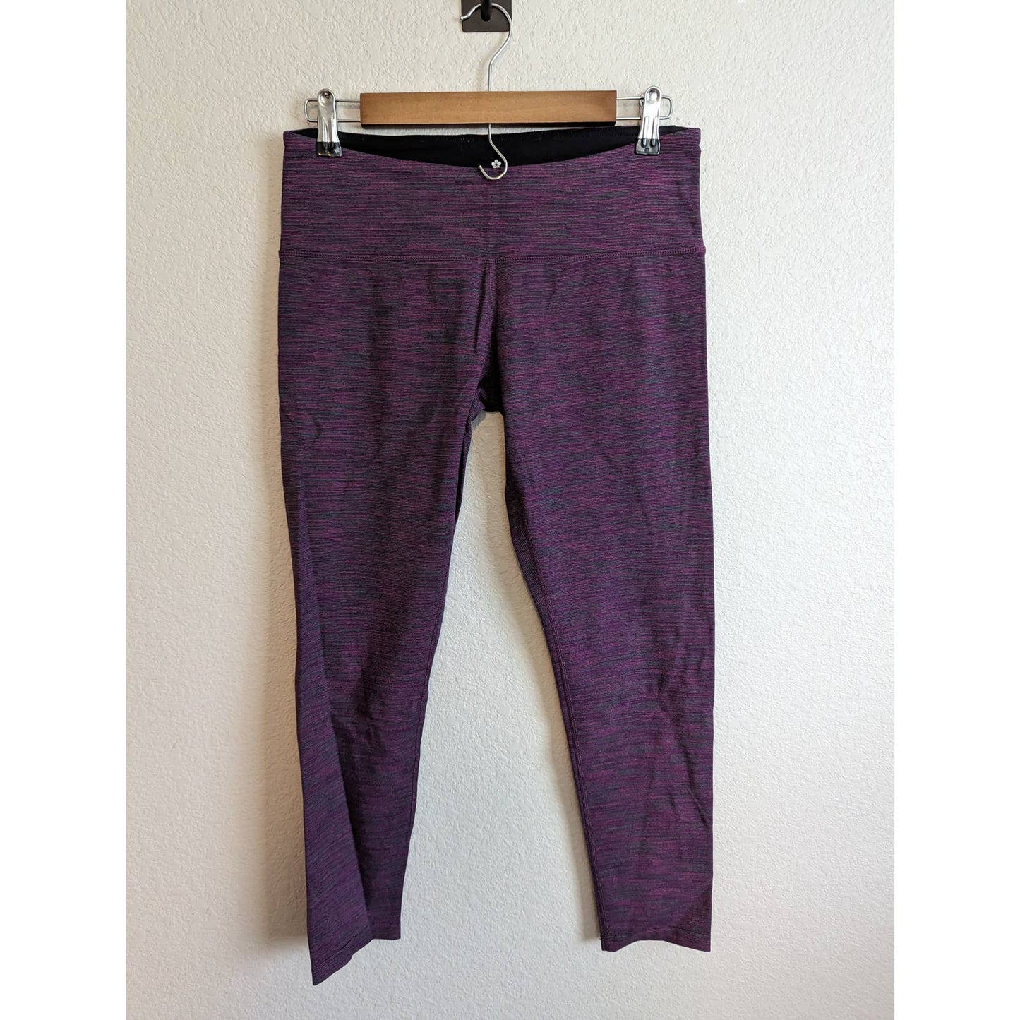 Tuff Athletics Leggings deportivos recortados para mujer Sz M, tinte espacial morado