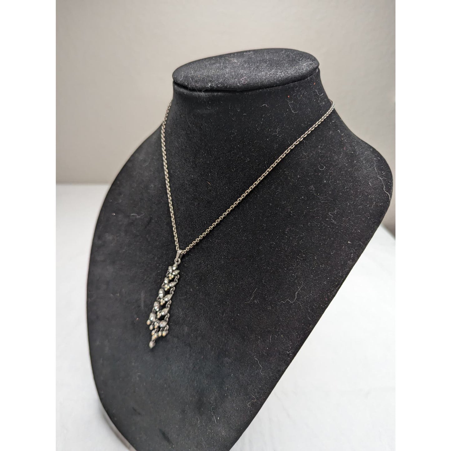 Vintage Y2K Silvertone and Rhinestone Pendant Necklace