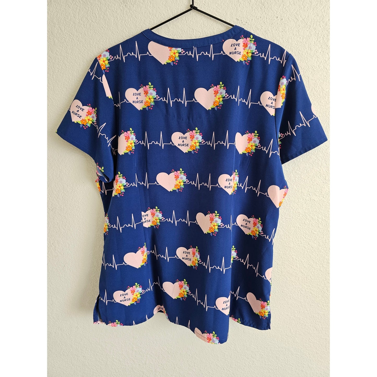 Prints By Maevn Womens Scrub Top Sz L Stretch Love a Nurse Heartbeat Blue