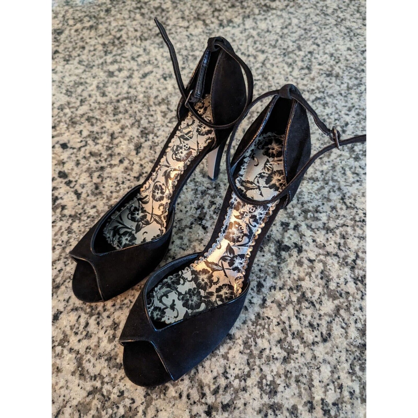 White House Black Market Sz 9.5 Classic Black High Heels Formal