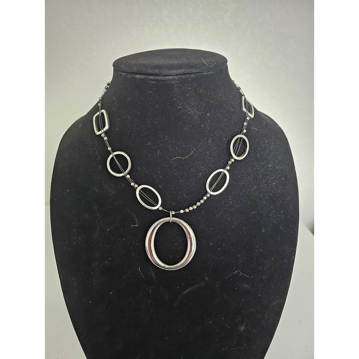 Vintage 1990s Silver Tone Hoop Chain Pendant Necklace