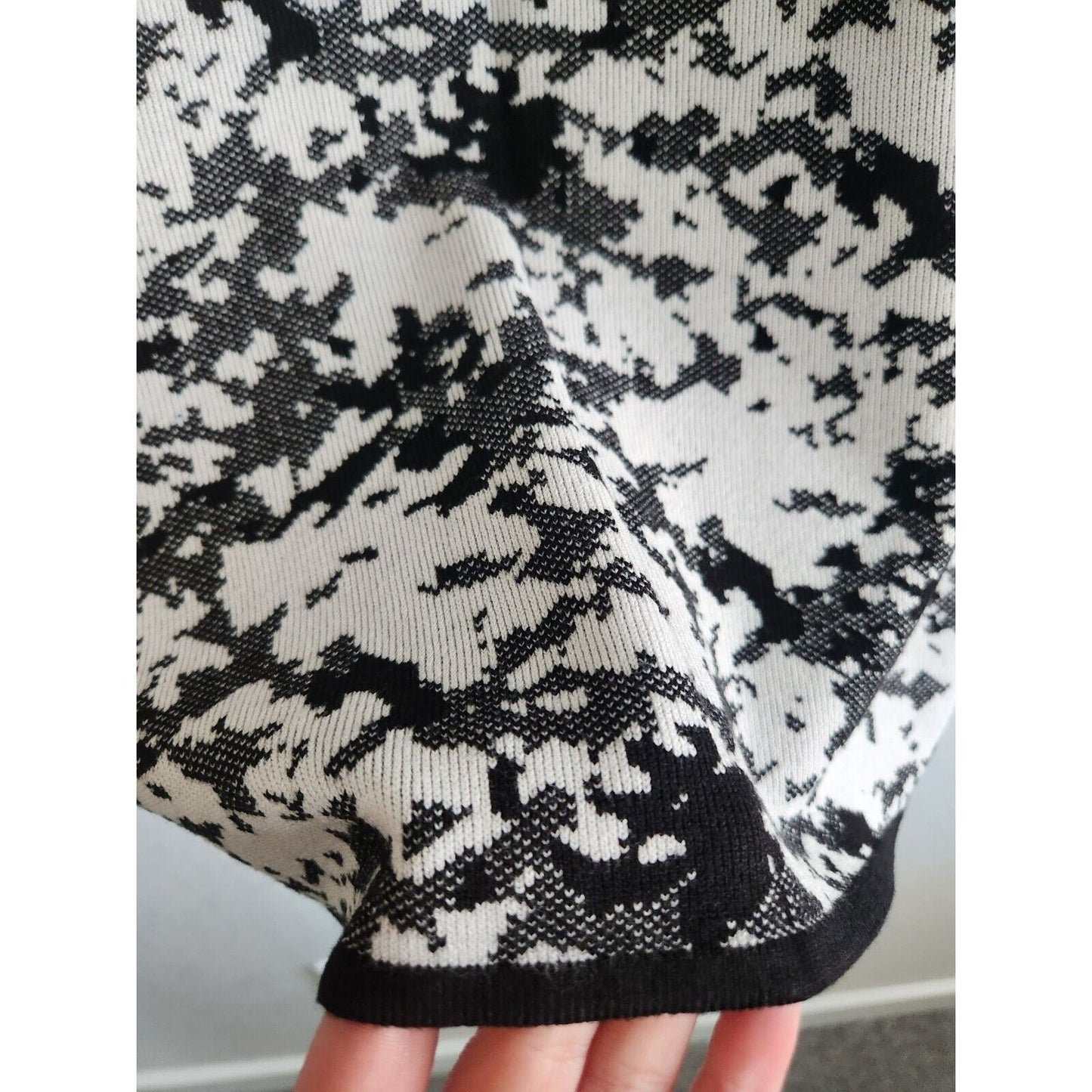 Forever 21 Womens Sz M Knee Length Pencil Skirt Black White Marble Knit