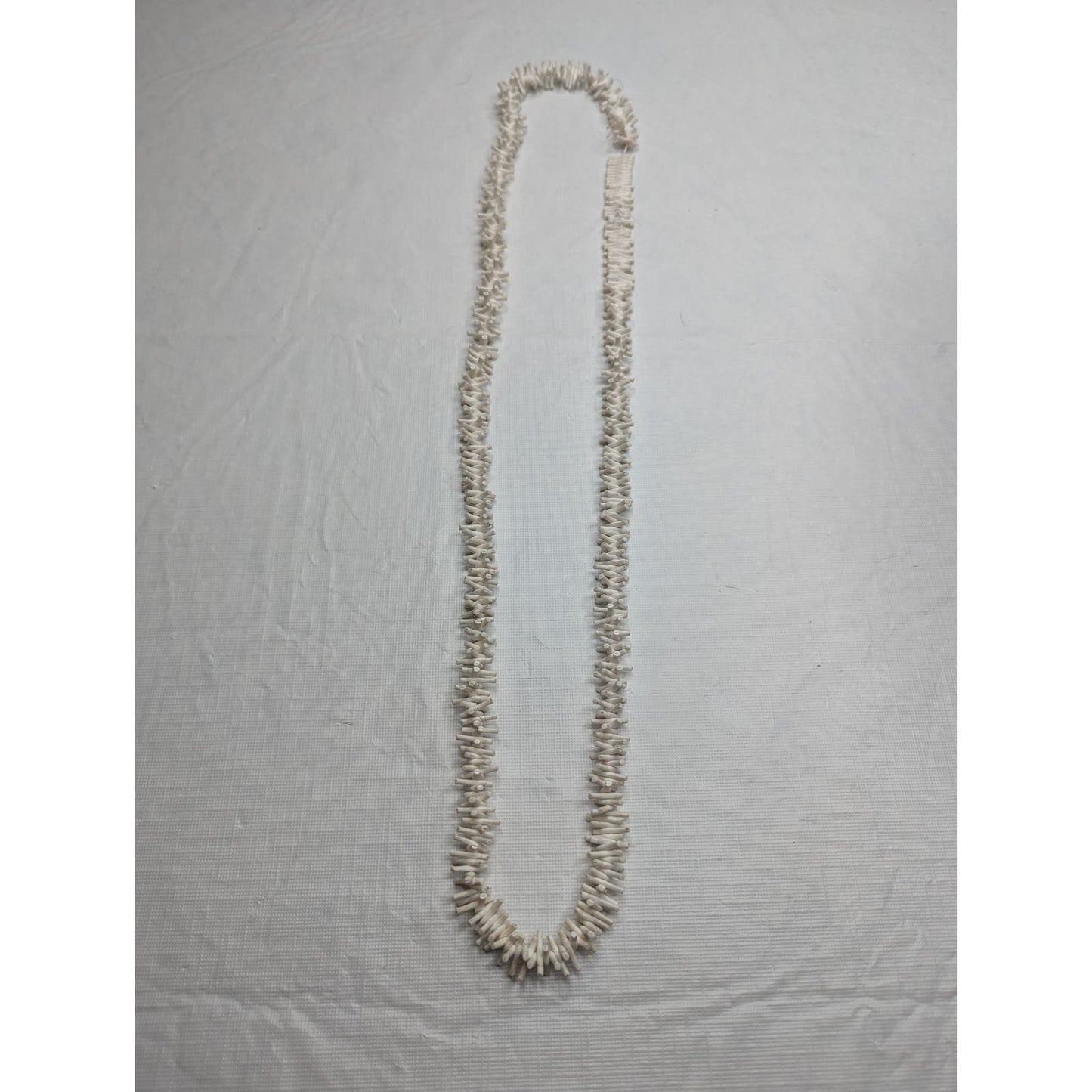 Vintage 1960s Womens Single Strand Thin White Beaded Necklace