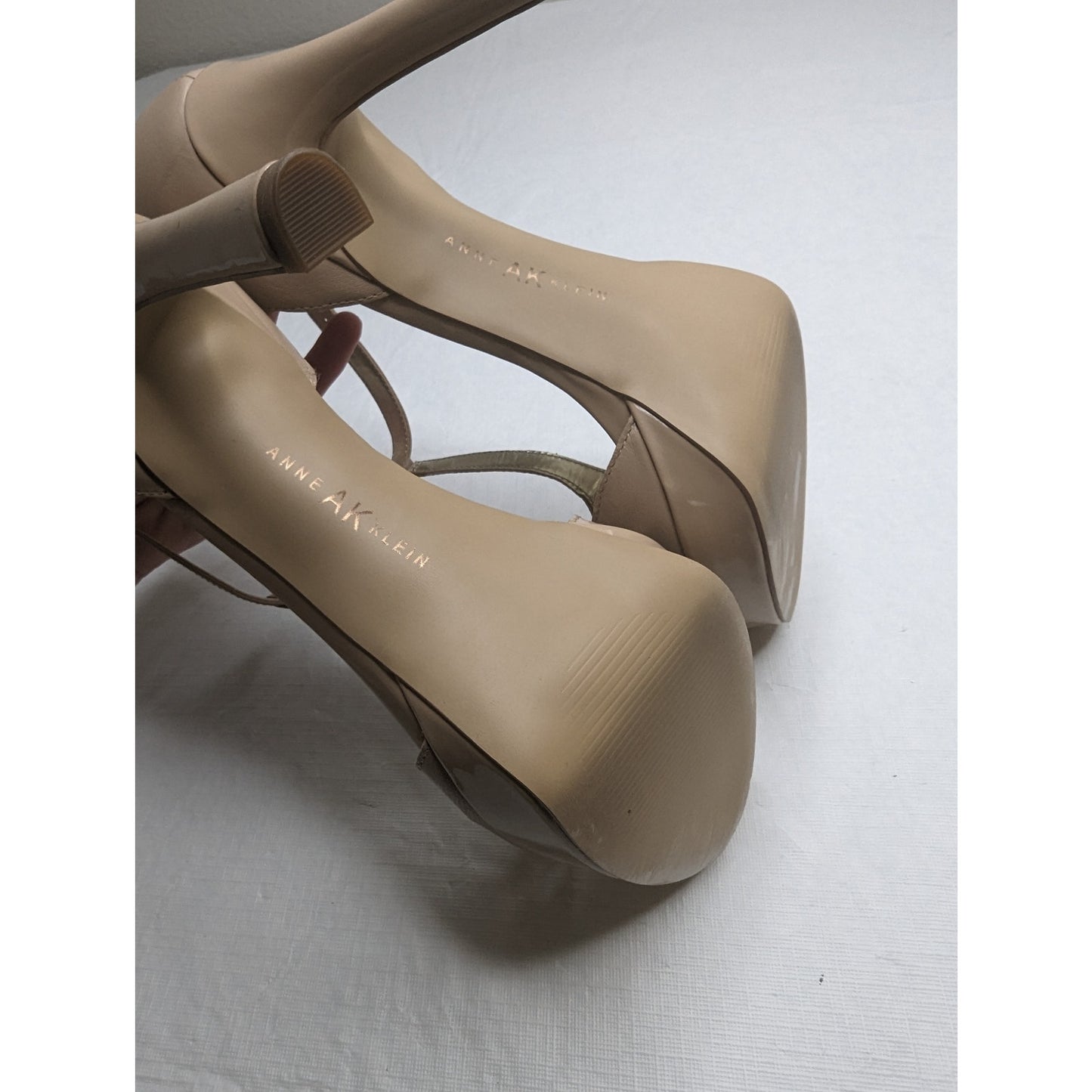 Anne Klein Womens Sz 10 Ankle strap Beige Leather Heels Sultry Strappy