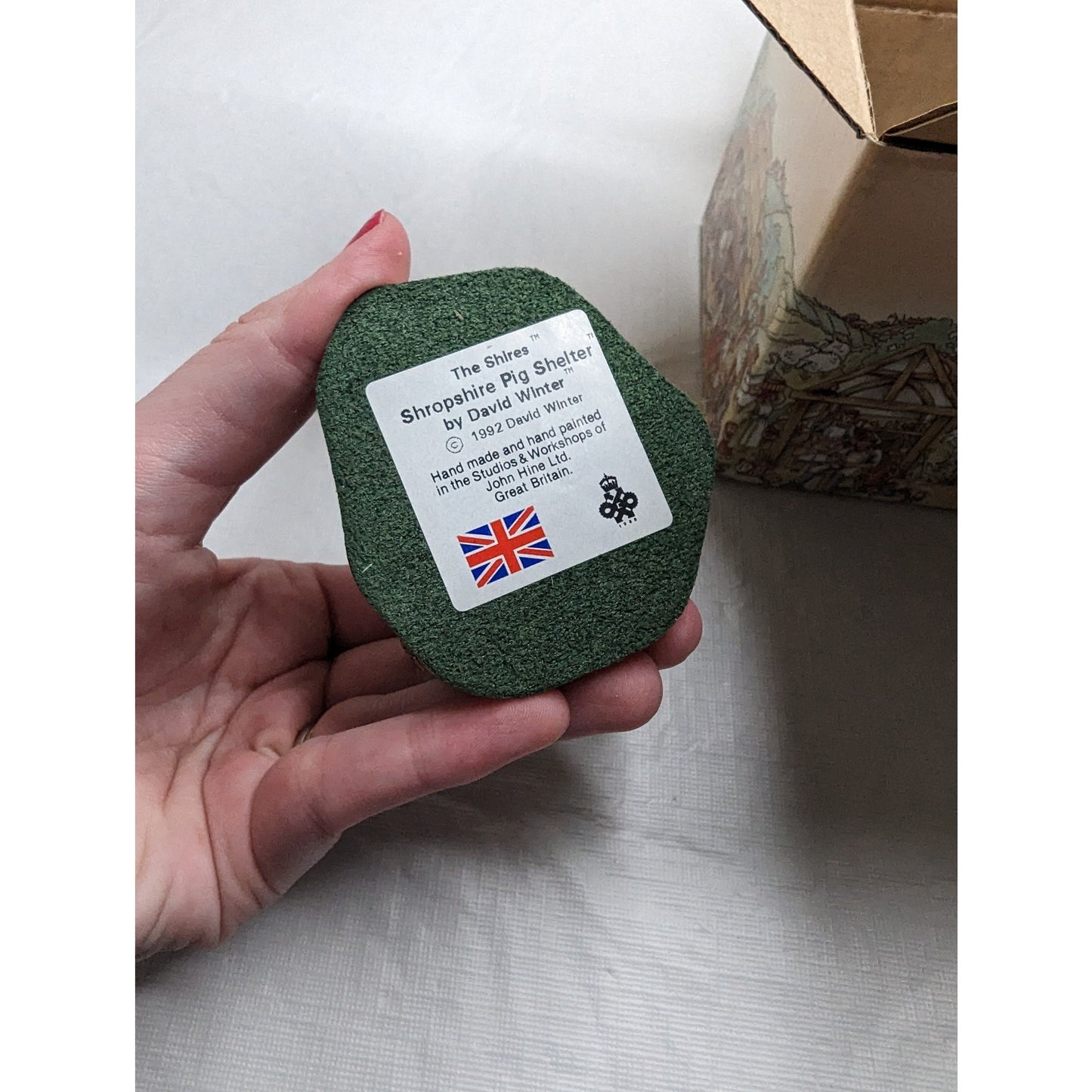 David Winter “Shropshire Pig Shelter” The Shires Collection Original Box & COA