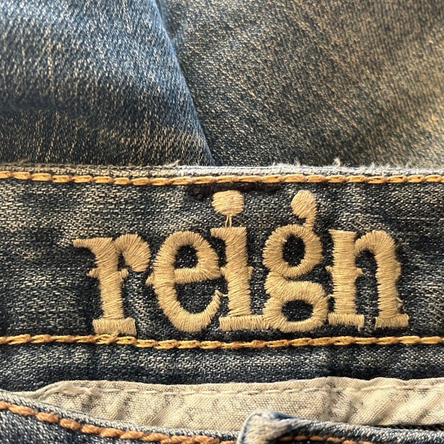 Reign Juniors Sz 1 Medium Wash Skinny Blue Jeans Low Rise