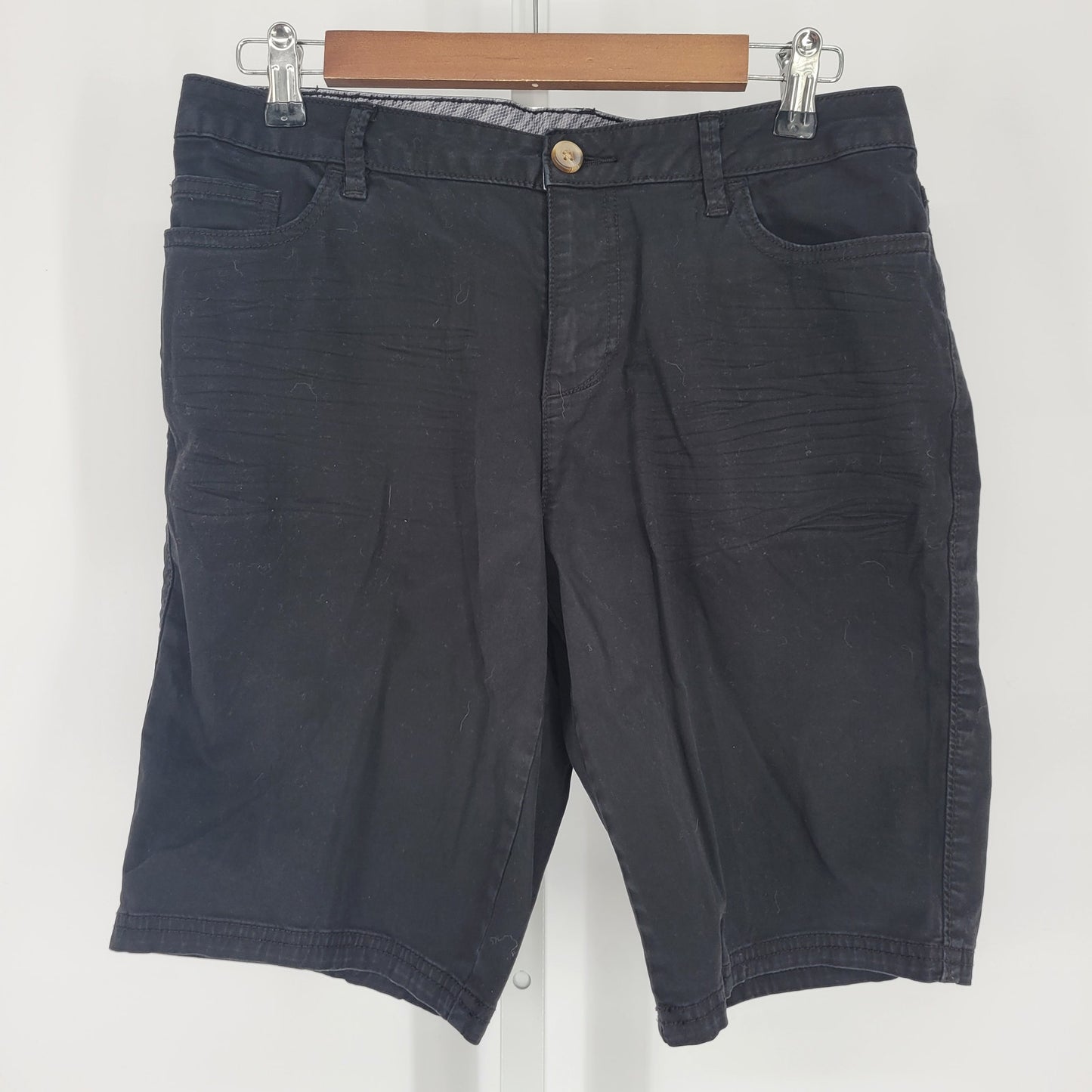 Time and Tru Womens Sz 8 Bermuda Length Casual Shorts Solid Black