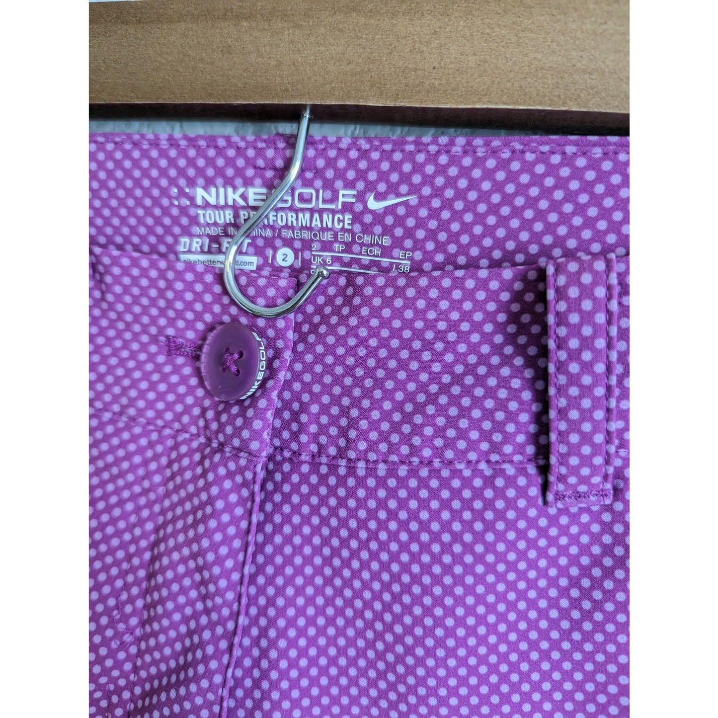Nike Golf Tour Performance Sz 2 Bermuda Length Athletic Shorts Purple Polka Dot
