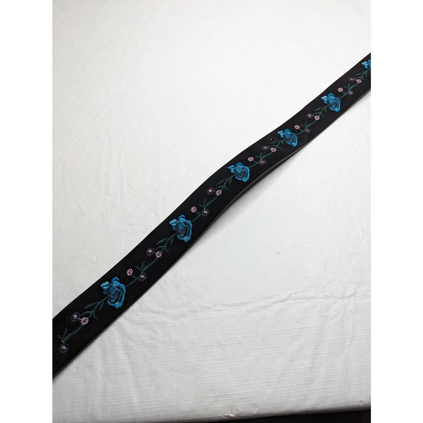Hot Topic Womens Sz L Black Velvet Belt Embroidered Flowers