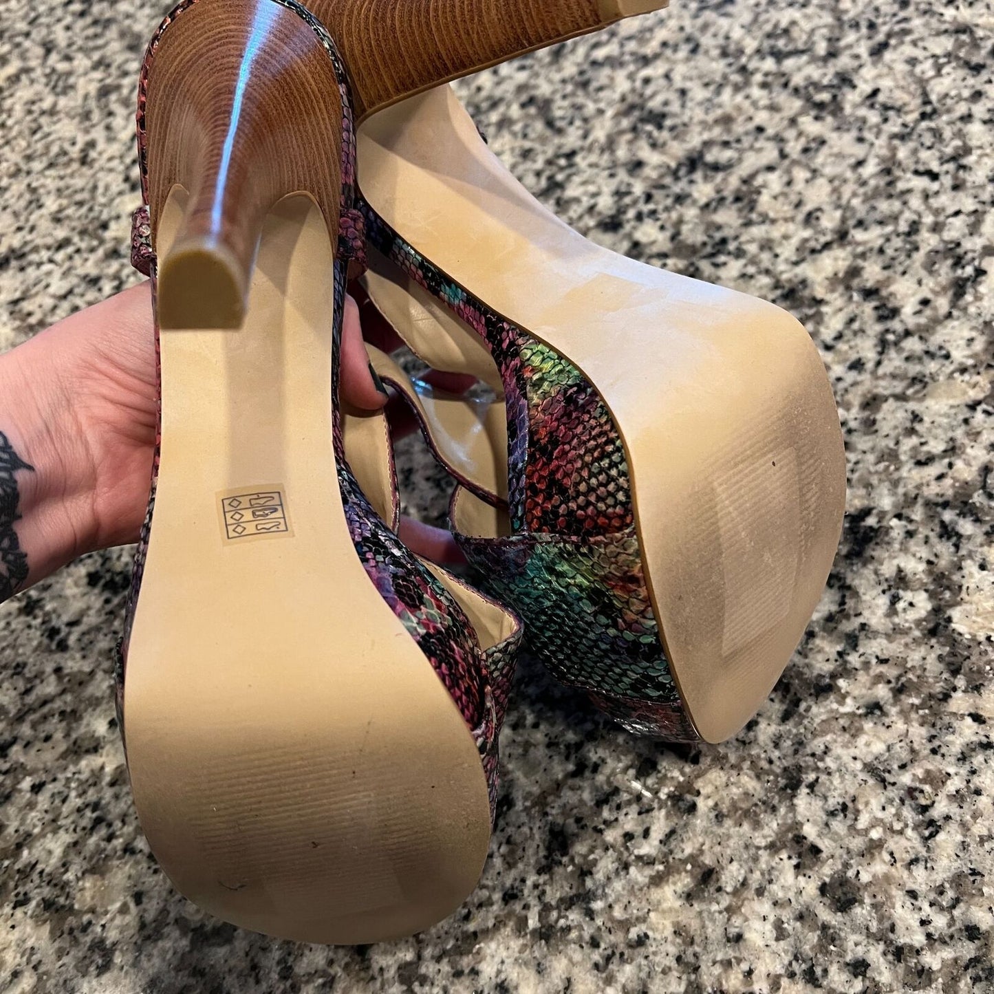 Eva & Zoe Womens Sz 10 Platform Heels Gilmore Faux Snake Print Colorful