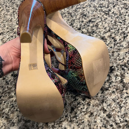 Eva & Zoe Womens Sz 10 Platform Heels Gilmore Faux Snake Print Colorful
