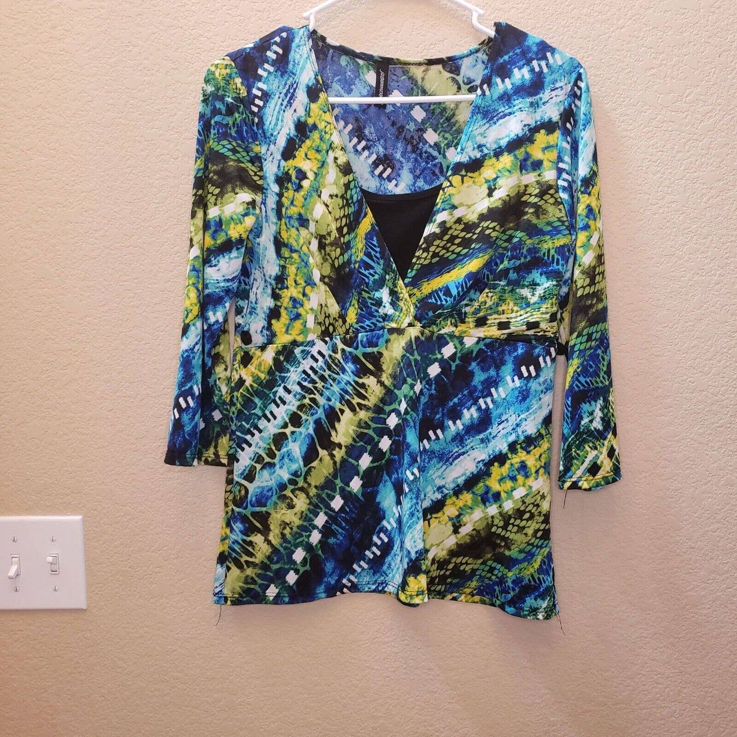 Jason Maxwell Womens Sz M Long Sleeve Blouse Blue Green Animal Print