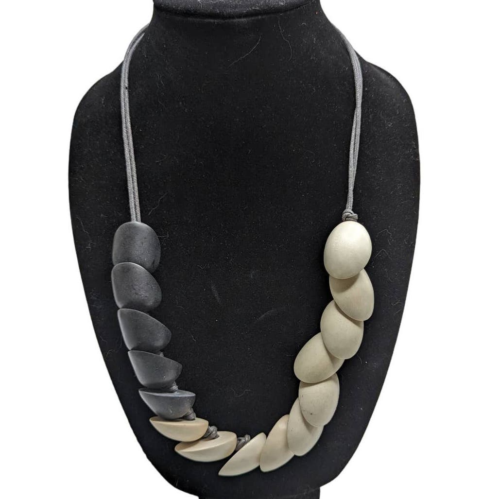 Vintage Wooden Shell Style Leather Rope Beaded Necklace Gray Ivory